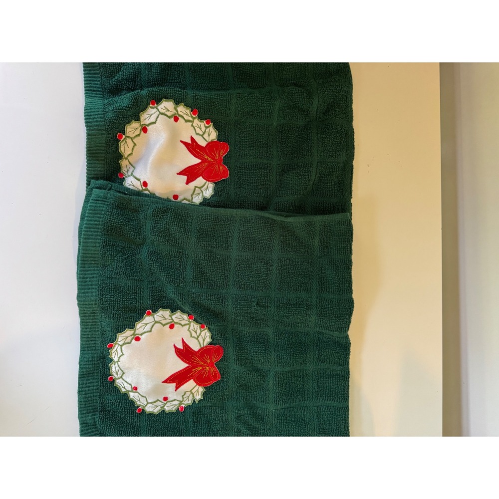 Vintage Christmas Hand Towels Set of 2 Green Waffle Weave Wreath Applique Bow